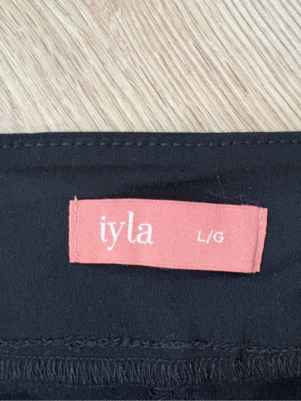 Women's Black Slim Cropped Trousers.  L - Picture 6 of 6